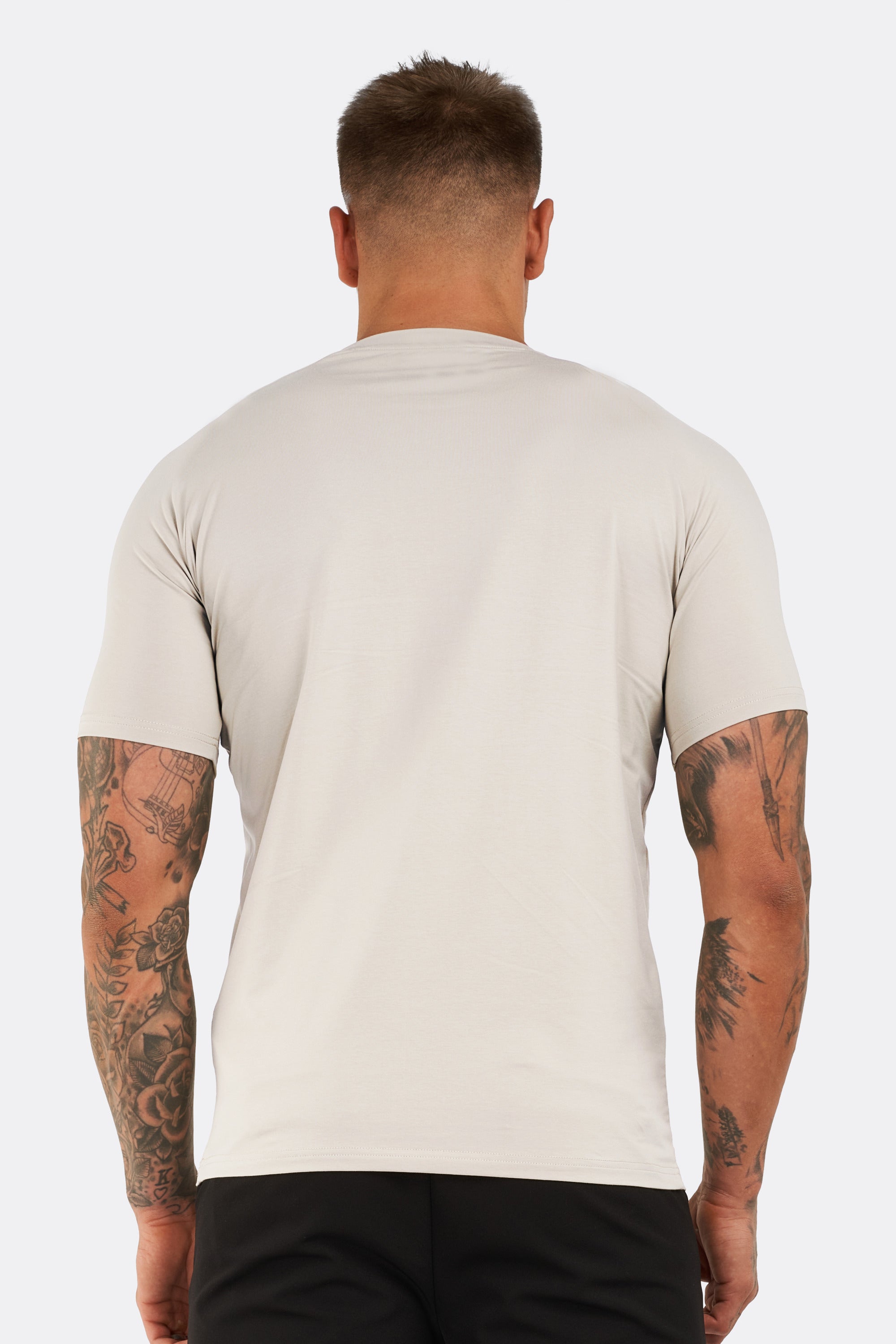 THE ESSENTIAL T-SHIRT